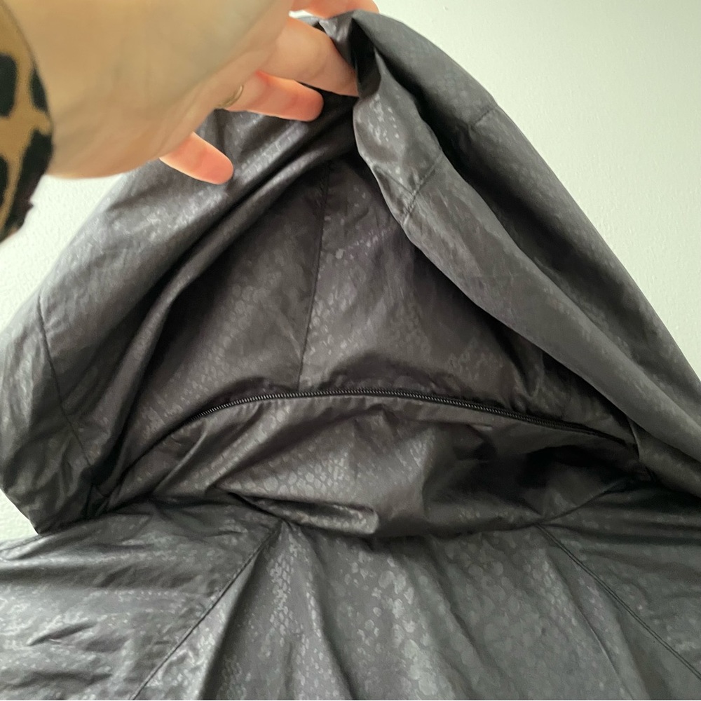 lululemon athletica Black Lightweight Hooded Windbreaker Jacket - Picture 15 of 16